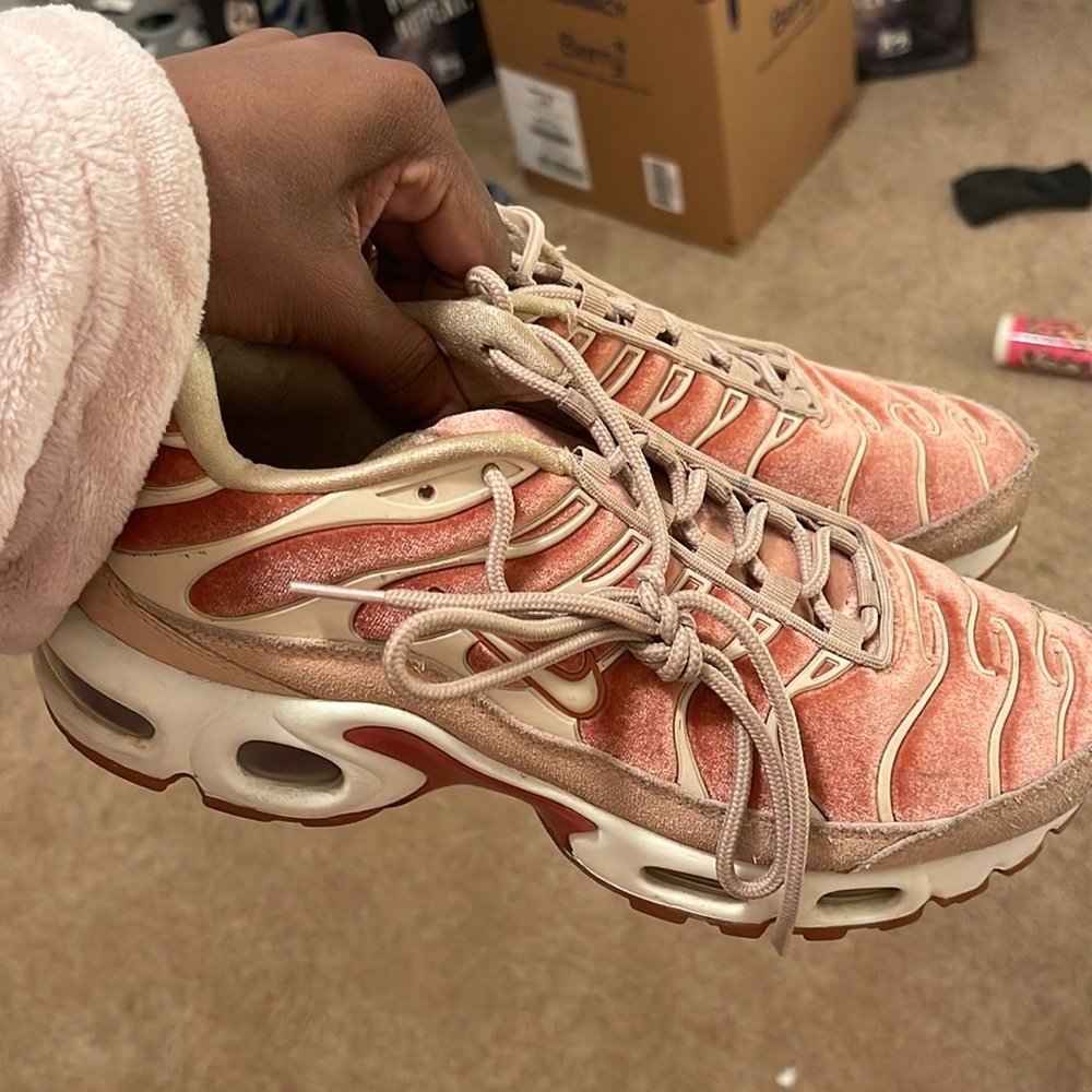 Womens Nike Air Max plus lux ‘Dusty Peach’